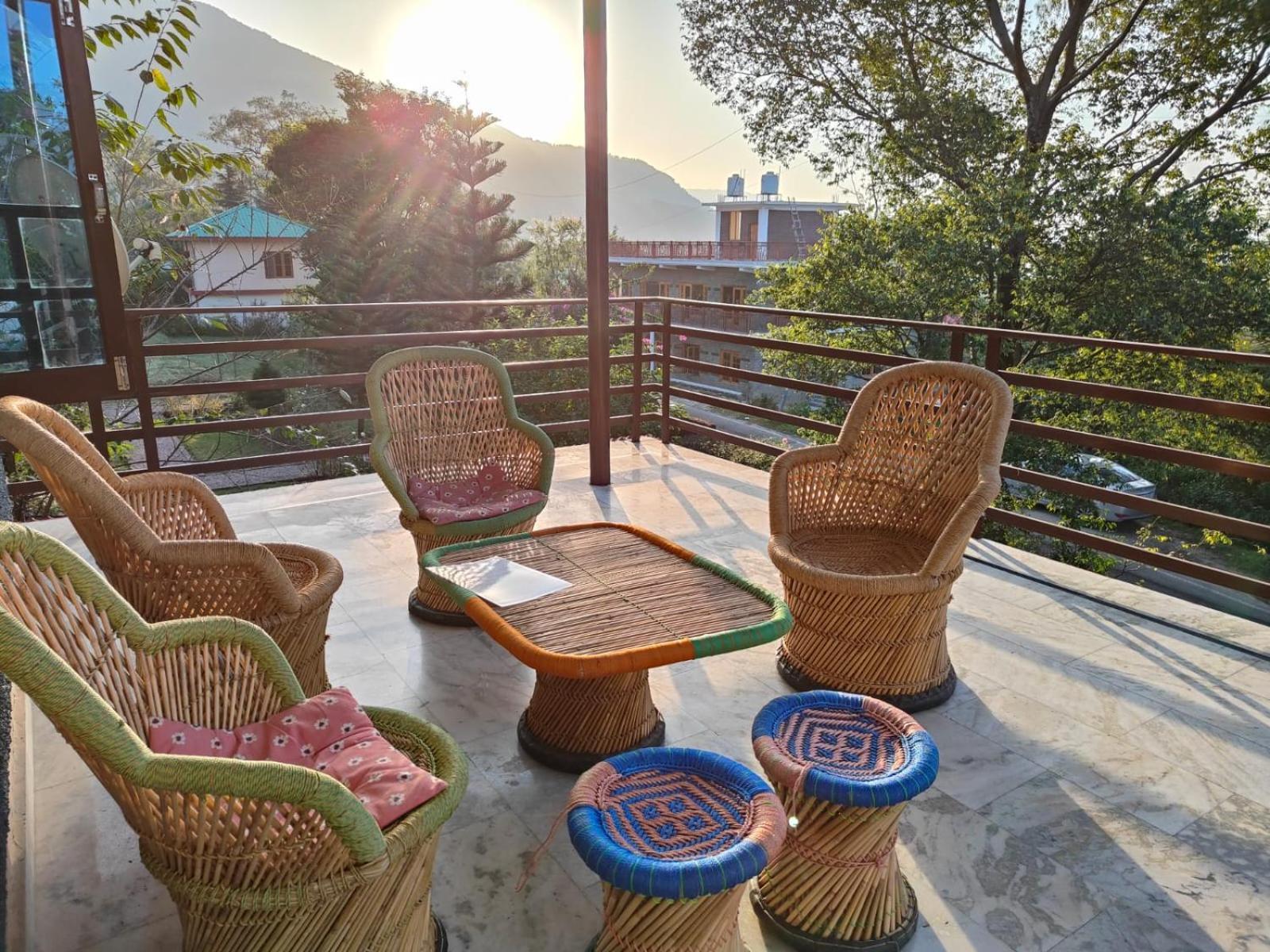 Aditya Homestay Bir-Billing Surrounded By Mountains Zewnętrze zdjęcie